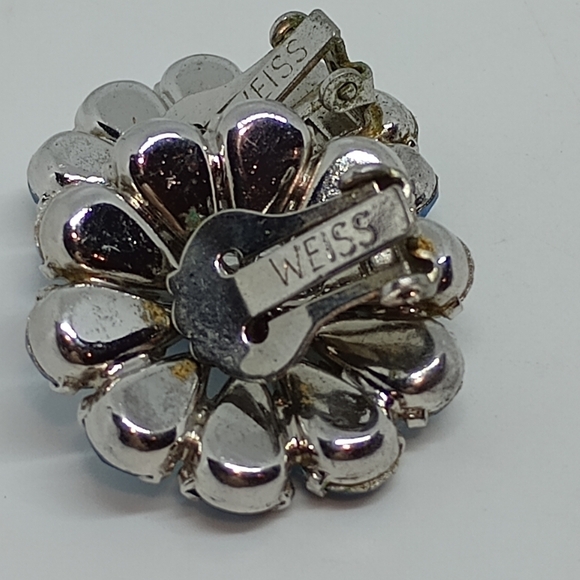 * vintage signed Weiss Blue Teardrop rhinestones cluster flower clip on earrings - Picture 6 of 6